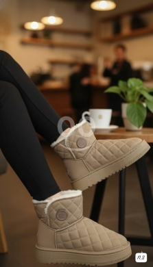بوتين نسائي مبطن بالفرو بتصميم كابيتون أنيق | Quilted Fur-Lined Women's Winter Boots — 4