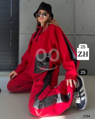 طقم رياضي نسائي فليس أحمر | Trendy Red Fleece Women's Tracksuit with Leather Details — 3