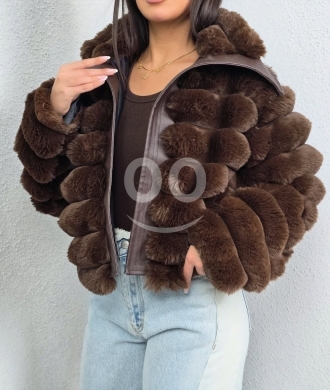 Vêtements, chaussures et accessoires dans Karaoun - جاكيت موهير بني فخم مع تفاصيل جلدية راقية | Luxury Brown Mohair Jacket with Leather Accents