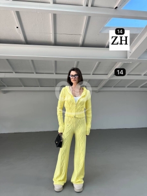 الملابس، الأحذية والزينة في أبو سمرا - طقم صوف نسائي أصفر عصري | Trendy Women&#039;s Yellow Knitted Two-Piece Set