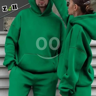 Vêtements, chaussures et accessoires dans Abou Samra - طقم هودي أخضر سادة للجنسين مريح وعصري | Unisex Comfortable Solid Green Hoodie Tracksuit Set