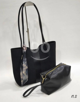 Clothes, Footwear & Accessories in Abou Samra - طقم حقيبة يد نسائية فاخرة مع محفظة صغيرة أنيقة | Luxury Women&#039;s Handbag Set with Stylish Mini Pouch