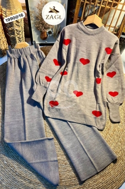 طقم صوف نسائي ناعم بتصميم قلوب حمراء لطيفة ومهضومة | Sweet & Cozy Women's Knitwear Heart … — 3