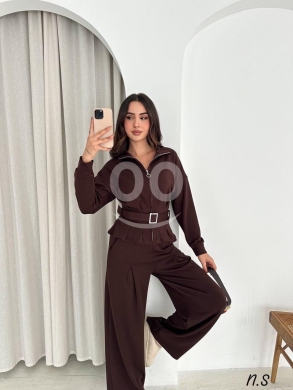طقم نسائي قطعتين سبور شيك أنيق وعصري | Women's Elegant 2-Piece Sport Chic Pant & Top Set — 2