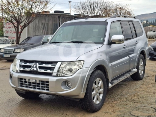 Mitsubishi in Zgharta - Mitsubishi Pajero GLS 38 2013 ajnabi black leather sunroof full options