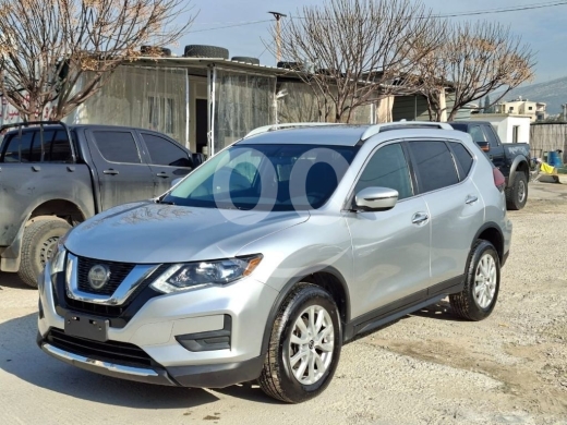 Nissan in Zgharta - Nissan Rogue SV 2018 4 wheel drive ajnabi silver black ajnabi