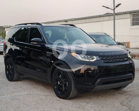 لاند روفر في زغرتا - Land Rover Discovery LR5 2019 SE ajnabi black black full options