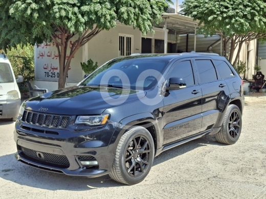 Jeep in Zgharta - Jeep Grand Cherokee summit 2014 V8 hemi look srt full options