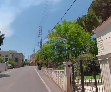 Lands for sale in Bechmizzine - R9-3050 Land for Sale in Bechmezine - Koura أرض للبيع في بشمزين الكورة (1,100 m², Zoning 20/40)