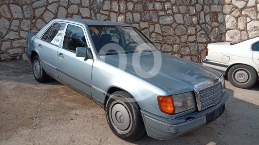 Mercedes-Benz in Nabatyeh - E230 model 87