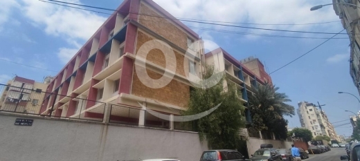 Commercials for sale in Berj Hammoud - فرصة استثمار عقاري استثنائي في برج حمود - مساحة ١٨٣٣ م٢ مع مبنى قائم متعدد الاستخدامات