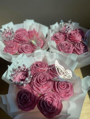 Other Goods in Taalabaya - باقة جوري جليتر وردي مع تاج وفراشة ملكية | Pink Glitter Rose Bouquet with Crown & Butterfly