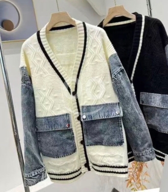 Clothes, Footwear & Accessories in Al Dahye - Cardigan