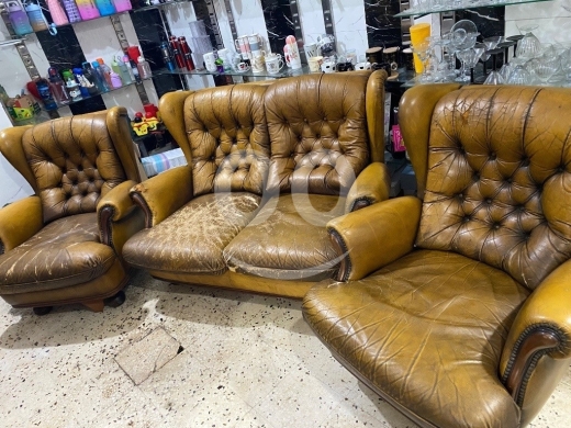 Antiques & Collectibles in Al Dahye - طقم مكتب جلد بوفالو فاخر لون جملي مستعمل بحالة ممتازة |Luxury Buffalo Leather Office Set Camel Color