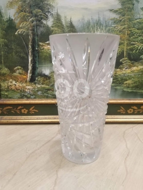 Antiques & Collectibles in Tripoli - فاز كريستال ألماني أنتيك بزخارف هندسية | Antique German Crystal Vase with Geometric Engravings