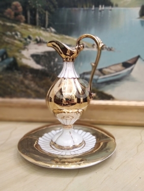 Antiques & Collectibles in Dam Wel Farez - إبريق بورسلان إيطالي أنتيك مذهب مع صحنه | Antique Italian Gilded Porcelain Pitcher and Basin Set
