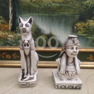 Antiques & Collectibles in Tripoli - طقم تماثيل فرعونية حجري أنتيك (باستيت وملكة فرعونية) | Pair of Antique Hand-Carved Egyptian Stone St