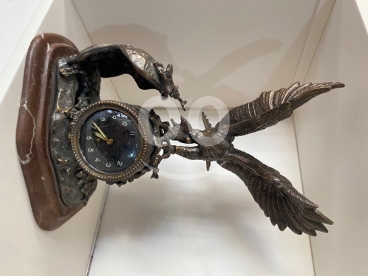 Antiques & Collectibles in Al Dahye - ساعة مكتب دييل إيليت ألمانية أنتيك بتصميم العقاب والثعبان | Antique German Diehl Elite Eagle&Serpent