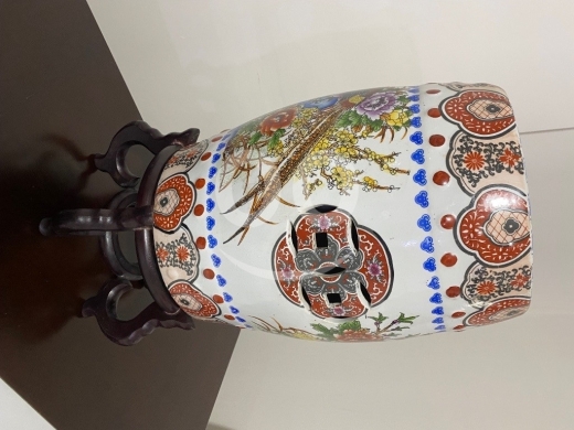 جرة بورسلين صينية أنتيك مرسومة يدوياً مع قاعدة خشبية|Antique Century Hand-Painted Chinese… — 2