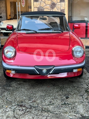 Alfa Romeo dans Beit El Din - ألفا روميو سبايدر فيلوتشي 1987 كلاسيكية نادرة بحالة ممتازة | Rare Classic 1987 Alfa Spider Veloce