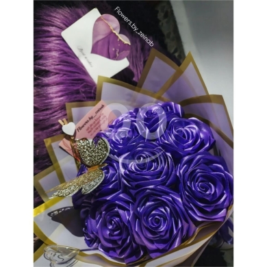 باقة زهور ساتان بنفسجية ملكية مع زينة ذهبية | Royal Purple Satin Flower Bouquet with Gold… — 4