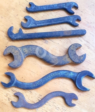 Antiques & Collectibles in Batroun - مجموعة أدوات يدوية قديمة ونادرة - طقم من 6 قطع تراثية متنوعة