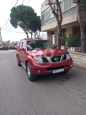 Nissan in Beirut City - نيسان بسفندر موديل 2005