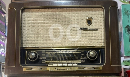 Antiques & Collectibles in Nabatyeh - راديو "Grundig 2043 3D Klang" ألماني قديم - تحفة أنتيك أصلية بحالة ممتازة