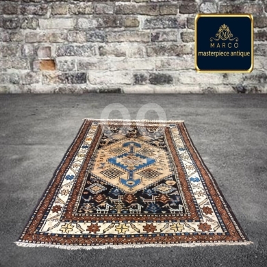 Antiques & Collectibles in Badaro - Antique Hamedan Hand-Knotted Wool Rug - Excellent Condition