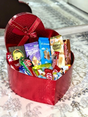 صندوق هدايا شوكولاتة كيندر متنوعة مع شريط أحمر | Kinder Chocolate Assorted Gift Box with … — 5
