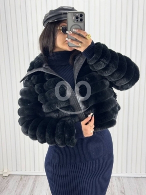 جاكيت موهير راقٍ بلمسات جلدية على الأطراف | Elegant Mohair Jacket with Faux Leather Trim … — 2