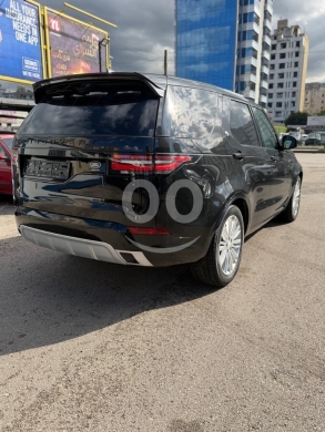 2018 Land Rover Discovery Luxury | 7 Seats | Panoramic Roof | 5 Cameras | Clean Carfax — 8