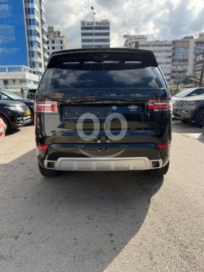 2018 Land Rover Discovery Luxury | 7 Seats | Panoramic Roof | 5 Cameras | Clean Carfax — 9
