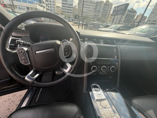 2018 Land Rover Discovery Luxury | 7 Seats | Panoramic Roof | 5 Cameras | Clean Carfax — 3