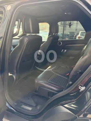 2018 Land Rover Discovery Luxury | 7 Seats | Panoramic Roof | 5 Cameras | Clean Carfax — 4