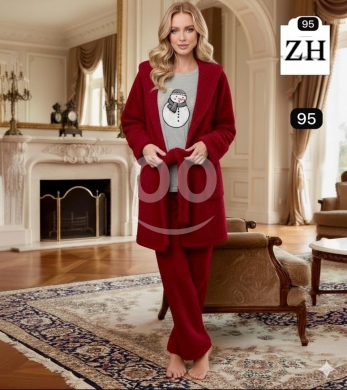 بيجاما نسائية ٣ قطع من الفرو الناعم | Cozy 3-Piece Women's Faux Fur Pajama Set — 4