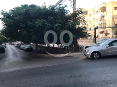 للبيع أرض استثمارية مميزة-الحدث/قضاء بعبدا