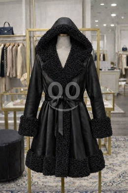 Clothes, Footwear & Accessories in Loussiya - جاكيت نسواني جلد