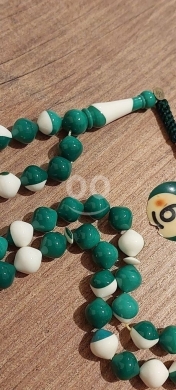مسبحة "طابة بلياردو" مميزة ألوان أخضر وأبيض | Billiard Ball Material Prayer Beads — 2