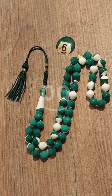 Antiques & Collectibles in Al Dahye - مسبحة "طابة بلياردو" مميزة ألوان أخضر وأبيض | Billiard Ball Material Prayer Beads