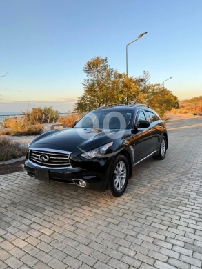 Infiniti in Damour - Infiniti QX70 2014