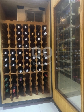 Antiques & Collectibles in Jbeil - براد خشب لحفظ النبيذ