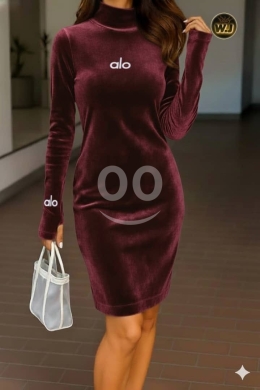 الملابس، الأحذية والزينة في Loussiya - فستان مخمل شتوي راقي جودة عالية | Elegant Winter Velvet Dress High Quality