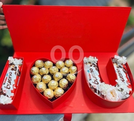Food & Drink in Taalabaya - صندوق هدايا "I Love You" مع شوكولاتة فاخرة | "I Love You" Gift Box with Premium Chocolate