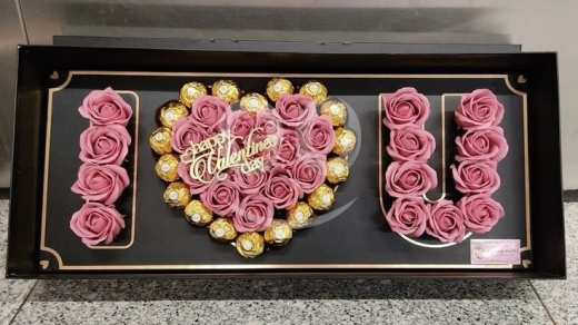 صندوق هدايا "I Love You" مع شوكولاتة فاخرة | "I Love You" Gift Box with Premium Chocolate — 3