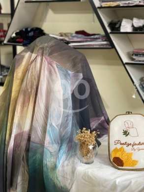 Clothes, Footwear & Accessories in Zahleh - إيشارب (إشارب) فاخر - خامة عالية الجودة لإطلالة أنيقة ومريحة (15$)