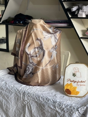 Vêtements, chaussures et accessoires dans Zahleh - منديل براند (ماركة) فاخر - نقشات أنيقة وجودة عالية (15$)