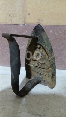 Antiques & Collectibles dans Minieh - مكواية فونت (حديد صب) أصلية - قطعة تراثية ثقيلة وديكور ريفي مميز (15$)
