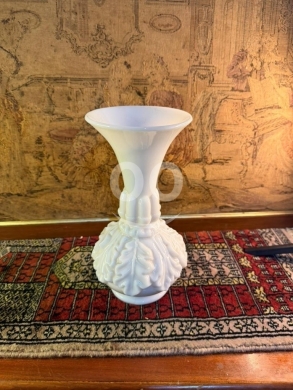 Antiques & Collectibles in Ain Mreisseh - Elegant Milk Glass Vase - Vintage Relief-Style Decorative Collectible ($130)