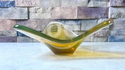 Antiques & Collectibles in Zahleh - Vintage Handblown Amber & Olive Art Glass Centerpiece - Elegant Mid-Century Decorative Bowl